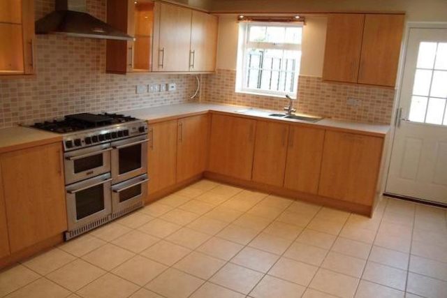  Image of 4 bedroom Town House to rent in Jersey Drive Winnersh Wokingham RG41 at Four Bedroom House Winnersh, Wokingham RG41