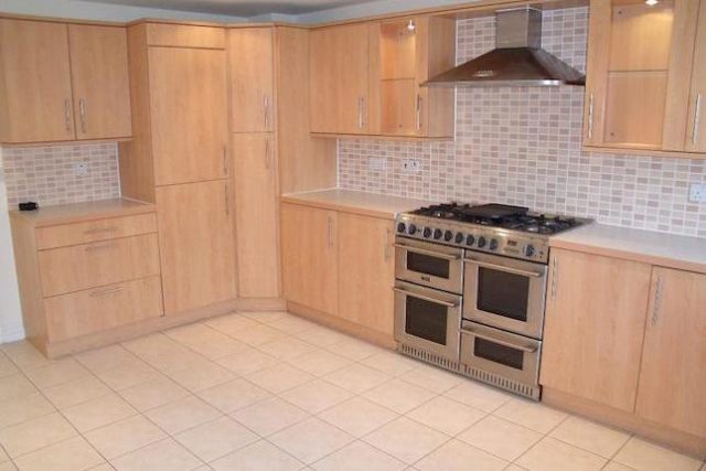  Image of 4 bedroom Town House to rent in Jersey Drive Winnersh Wokingham RG41 at Four Bedroom House Winnersh, Wokingham RG41