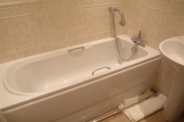 Image of 4 bedroom Town House to rent in Jersey Drive Winnersh Wokingham RG41 at Four Bedroom House Winnersh, Wokingham RG41
