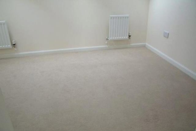  Image of 4 bedroom Town House to rent in Jersey Drive Winnersh Wokingham RG41 at Four Bedroom House Winnersh, Wokingham RG41