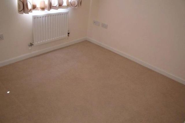  Image of 4 bedroom Town House to rent in Jersey Drive Winnersh Wokingham RG41 at Four Bedroom House Winnersh, Wokingham RG41