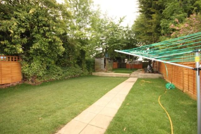  Image of Studio flat to rent in Falcon Way Kenton Harrow HA3 at Falcon Way, Harrow HA3