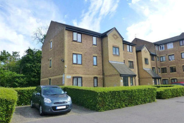  Image of 2 bedroom Flat to rent in Burket Close Southall UB2 at Burket Close, Southall UB2