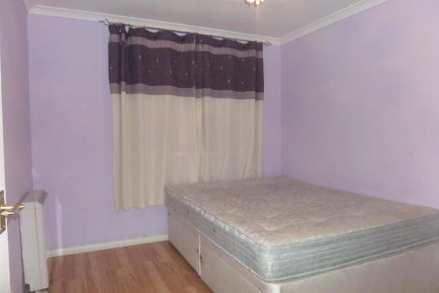  Image of 2 bedroom Flat to rent in Burket Close Southall UB2 at Burket Close, Southall UB2