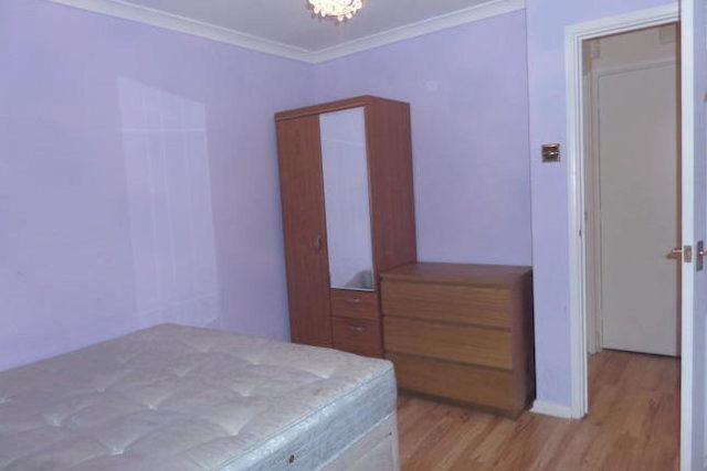 Image of 2 bedroom Flat to rent in Burket Close Southall UB2 at Burket Close, Southall UB2