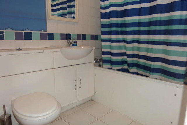  Image of 2 bedroom Flat to rent in Burket Close Southall UB2 at Burket Close, Southall UB2