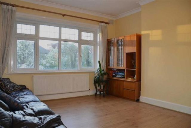  Image of 2 bedroom Flat to rent in Windermere Avenue London N3 at Windermere Avenue, Finchley, London N3