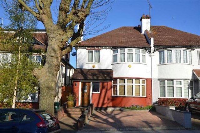  Image of 2 bedroom Flat to rent in Windermere Avenue London N3 at Windermere Avenue, Finchley, London N3