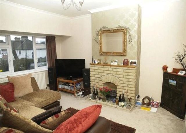  Image of 2 bedroom Maisonette for sale in Station Avenue Ewell Epsom KT19 at Station Avenue, West Ewell, Epsom KT19