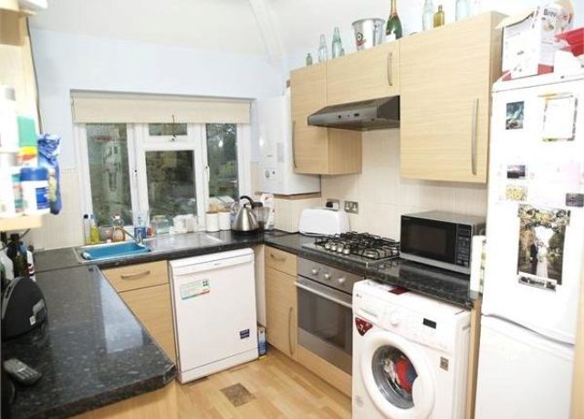  Image of 2 bedroom Maisonette for sale in Station Avenue Ewell Epsom KT19 at Station Avenue, West Ewell, Epsom KT19