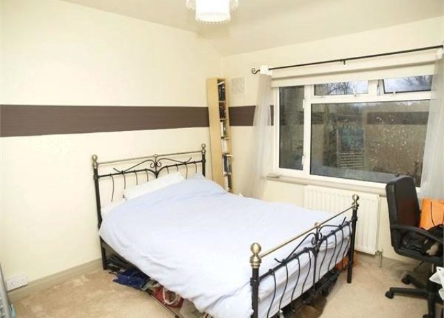  Image of 2 bedroom Maisonette for sale in Station Avenue Ewell Epsom KT19 at Station Avenue, West Ewell, Epsom KT19