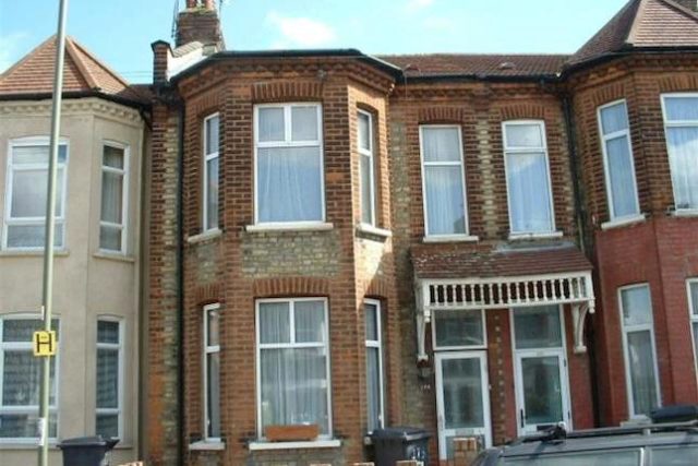  Image of 3 bedroom Property to rent in Long Lane London N3 at Long Lane, Finchley, London N3
