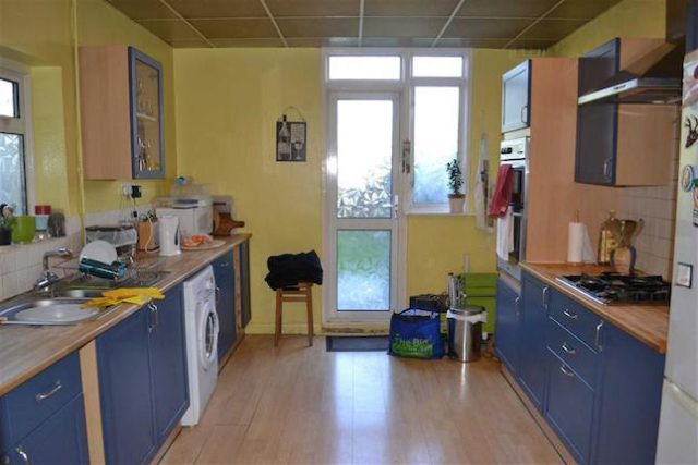  Image of 3 bedroom Property to rent in Long Lane London N3 at Long Lane, Finchley, London N3