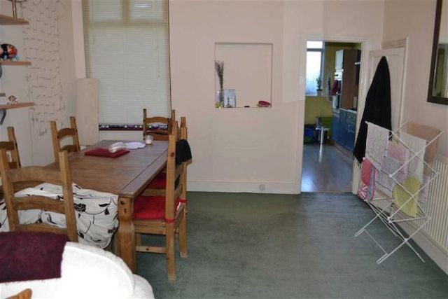  Image of 3 bedroom Property to rent in Long Lane London N3 at Long Lane, Finchley, London N3