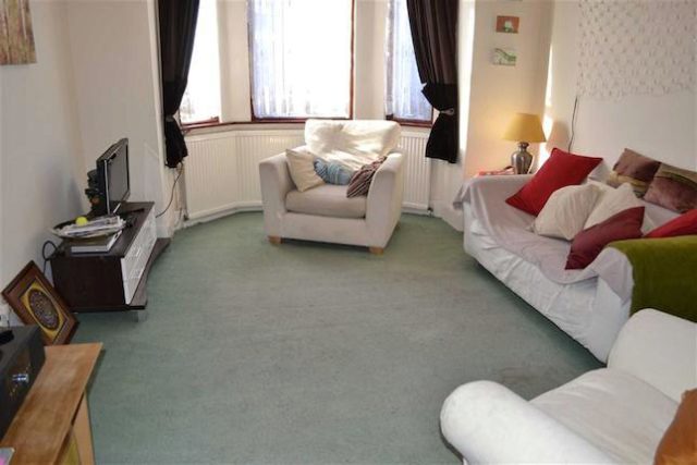  Image of 3 bedroom Property to rent in Long Lane London N3 at Long Lane, Finchley, London N3