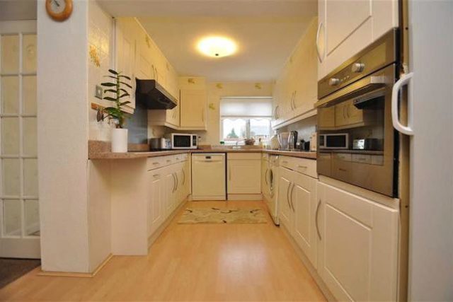  Image of 3 bedroom Terraced house for sale in Wellbrook Road Farnborough Orpington BR6 at Wellbrook Road, Farnborough, Orpington BR6