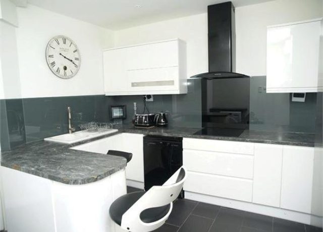  Image of 4 bedroom Terraced house for sale in Silvergate Ruxley Lane West Ewell Epsom KT19 at Silvergate, Ruxley Lane, West Ewell, Epsom KT19