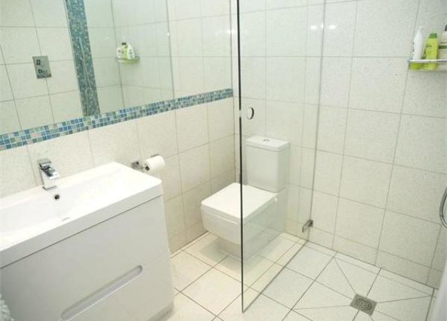  Image of 4 bedroom Terraced house for sale in Silvergate Ruxley Lane West Ewell Epsom KT19 at Silvergate, Ruxley Lane, West Ewell, Epsom KT19