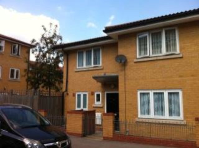  Image of 2 bedroom End of Terrace to rent in Felstead Street London E9 at Felstead Steet, Hackney E9