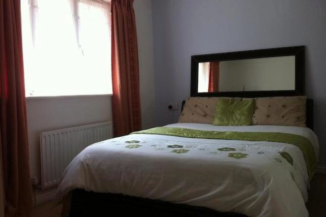  Image of 2 bedroom End of Terrace to rent in Felstead Street London E9 at Felstead Steet, Hackney E9
