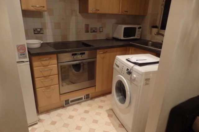 Image of 2 bedroom Flat to rent in Hainault Street Ilford IG1 at Hainult Street, Ilford IG1