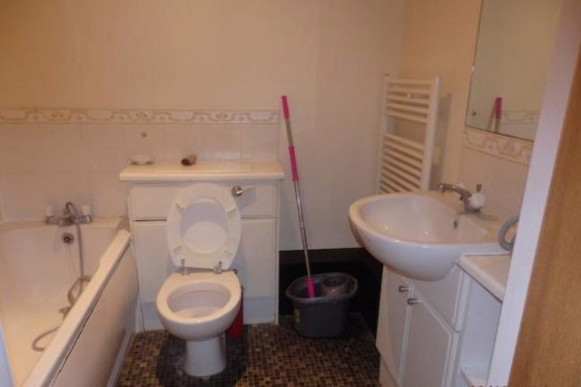  Image of 2 bedroom Flat to rent in Hainault Street Ilford IG1 at Hainult Street, Ilford IG1