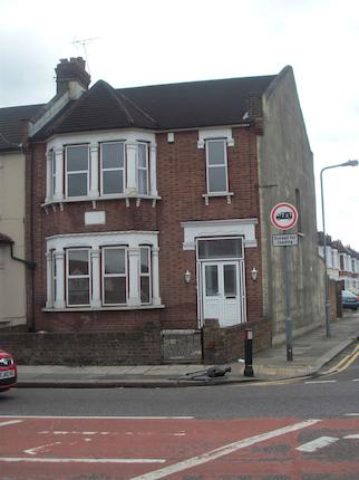  Image of 4 bedroom End of Terrace for sale in Green Lane Ilford IG3 at Green Lane, Ilford IG3