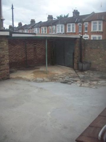  Image of 4 bedroom End of Terrace for sale in Green Lane Ilford IG3 at Green Lane, Ilford IG3