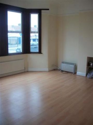  Image of 4 bedroom End of Terrace for sale in Green Lane Ilford IG3 at Green Lane, Ilford IG3