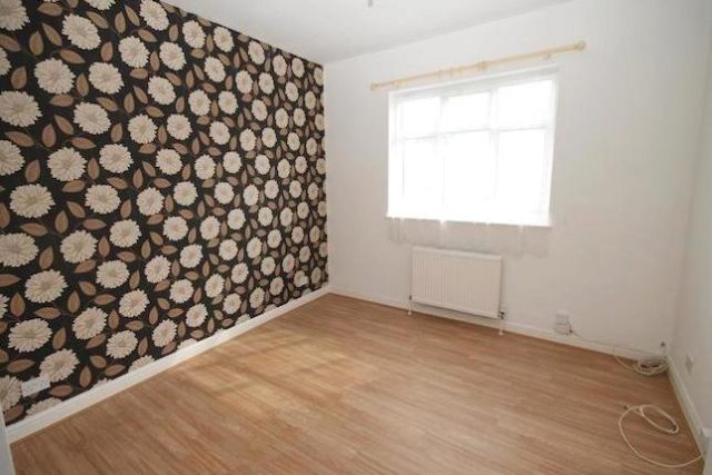  Image of 4 bedroom Terraced house to rent in Kyme Road Hornchurch RM11 at Kyme Road, Hornchurch RM11