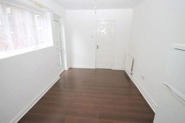  Image of 4 bedroom Terraced house to rent in Kyme Road Hornchurch RM11 at Kyme Road, Hornchurch RM11