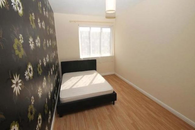  Image of 4 bedroom Terraced house to rent in Kyme Road Hornchurch RM11 at Kyme Road, Hornchurch RM11