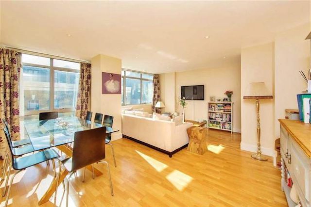  Image of 2 bedroom Flat for sale in Long Lane London SE1 at Fossill Court, 217 Long Lane, London Bridge, London SE1