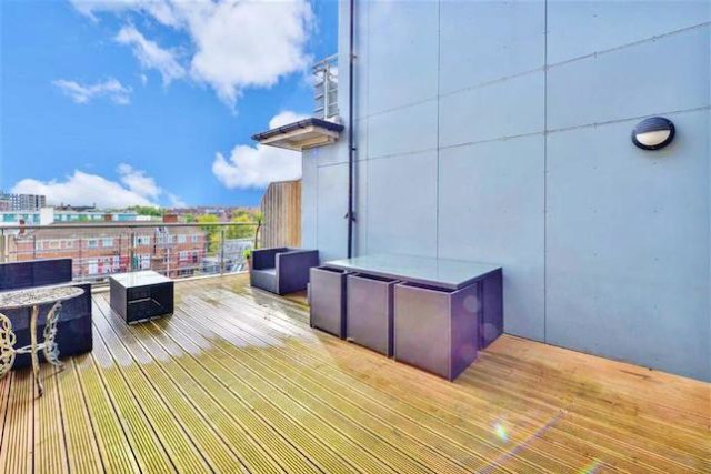  Image of 2 bedroom Flat for sale in Long Lane London SE1 at Fossill Court, 217 Long Lane, London Bridge, London SE1