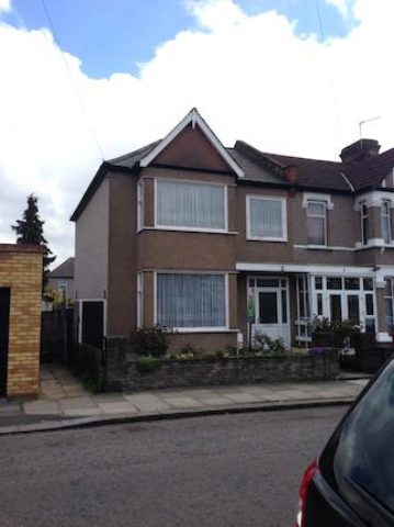  Image of 4 bedroom End of Terrace to rent in Audley Gardens Ilford IG3 at Audley Gardens, Seven Kings IG3