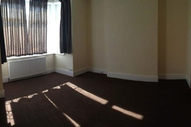  Image of 4 bedroom End of Terrace to rent in Audley Gardens Ilford IG3 at Audley Gardens, Seven Kings IG3