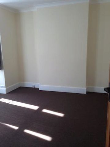  Image of 4 bedroom End of Terrace to rent in Audley Gardens Ilford IG3 at Audley Gardens, Seven Kings IG3