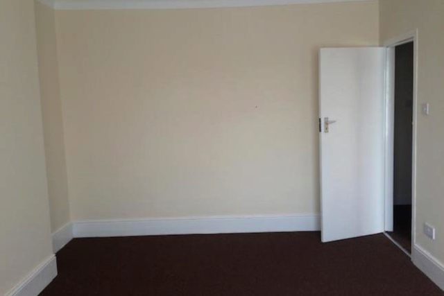  Image of 4 bedroom End of Terrace to rent in Audley Gardens Ilford IG3 at Audley Gardens, Seven Kings IG3