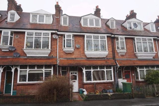  Image of 1 bedroom Flat for sale in Lime Hill Road Tunbridge Wells TN1 at Lime Hill Road, Tunbridge Wells TN1