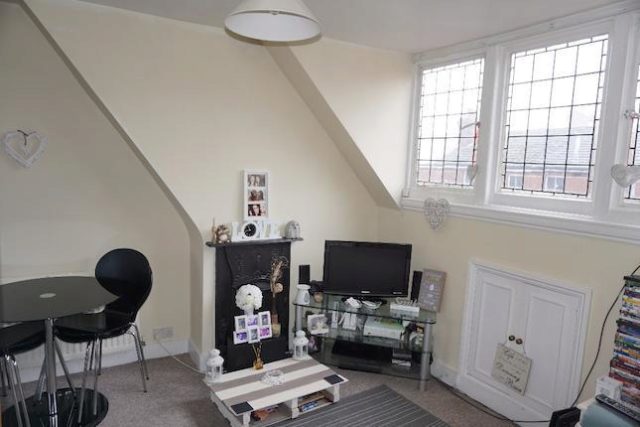  Image of 1 bedroom Flat for sale in Lime Hill Road Tunbridge Wells TN1 at Lime Hill Road, Tunbridge Wells TN1