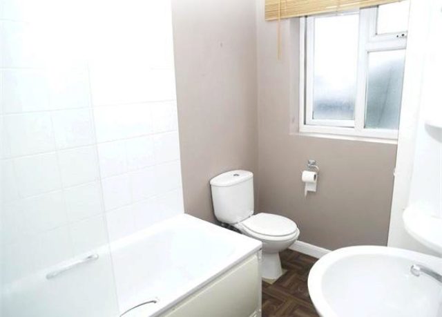  Image of 1 bedroom Flat to rent in Ewell Road Surbiton KT6 at Ewell Road, Surbiton KT6