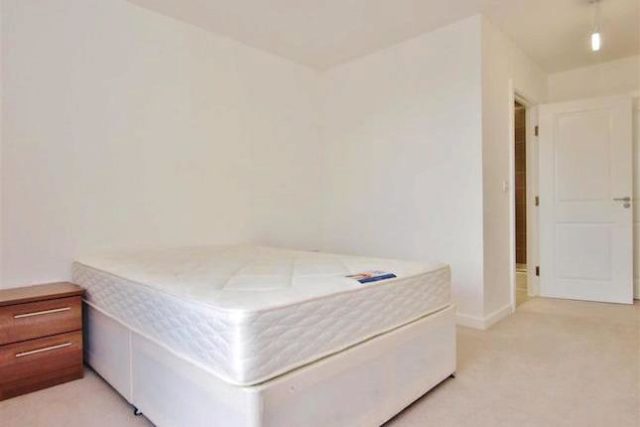  Image of 2 bedroom Flat for sale in Sancroft Street London SE11 at Palm House, Parliament Reach, Vauxhall, London SE11