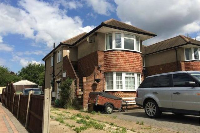  Image of 3 bedroom Maisonette to rent in Amis Avenue Ewell Epsom KT19 at Amis Avenue, West Ewell, Epsom KT19