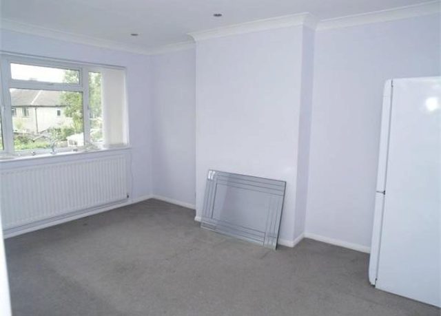  Image of 3 bedroom Maisonette to rent in Amis Avenue Ewell Epsom KT19 at Amis Avenue, West Ewell, Epsom KT19