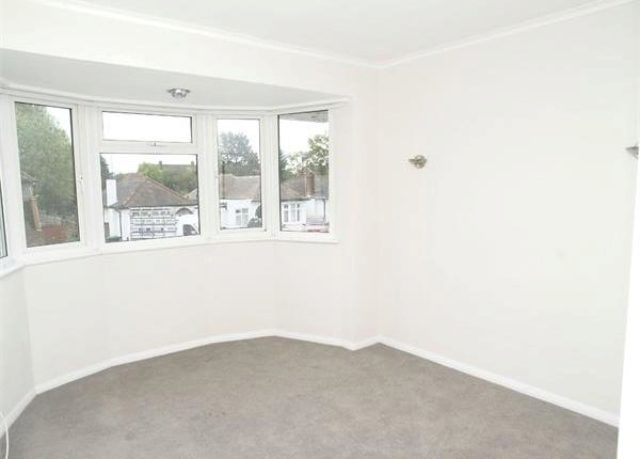  Image of 3 bedroom Maisonette to rent in Amis Avenue Ewell Epsom KT19 at Amis Avenue, West Ewell, Epsom KT19