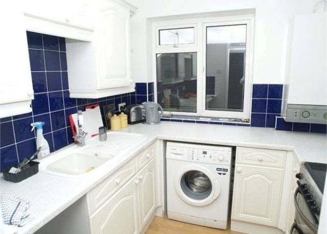  Image of 3 bedroom Maisonette to rent in Amis Avenue Ewell Epsom KT19 at Amis Avenue, West Ewell, Epsom KT19