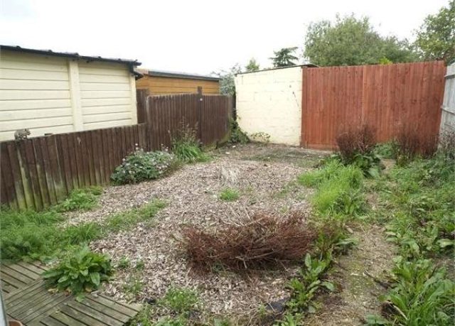  Image of 3 bedroom Maisonette to rent in Amis Avenue Ewell Epsom KT19 at Amis Avenue, West Ewell, Epsom KT19