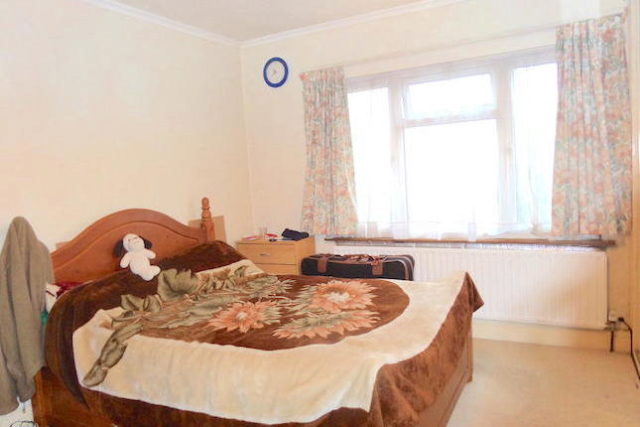  Image of 3 bedroom Semi-Detached house to rent in Avondale Road Ashford TW15 at Avondale Road, Ashford TW15
