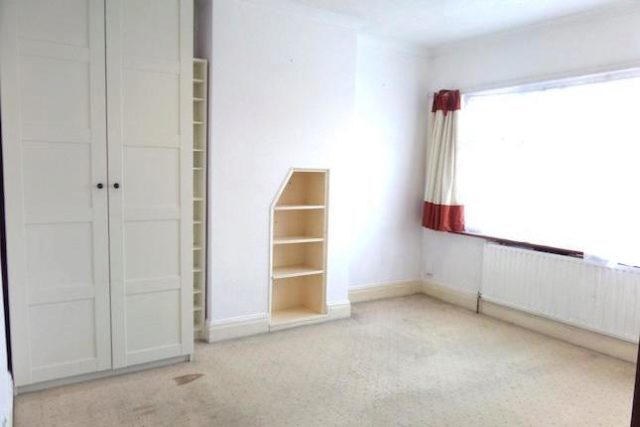  Image of 3 bedroom Semi-Detached house to rent in Avondale Road Ashford TW15 at Avondale Road, Ashford TW15