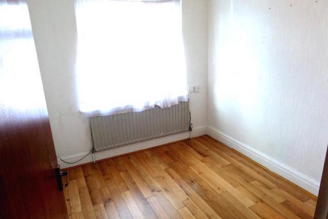  Image of 3 bedroom Semi-Detached house to rent in Avondale Road Ashford TW15 at Avondale Road, Ashford TW15